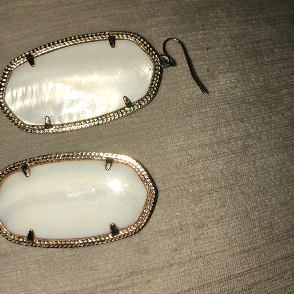 White Kendra Scott’s